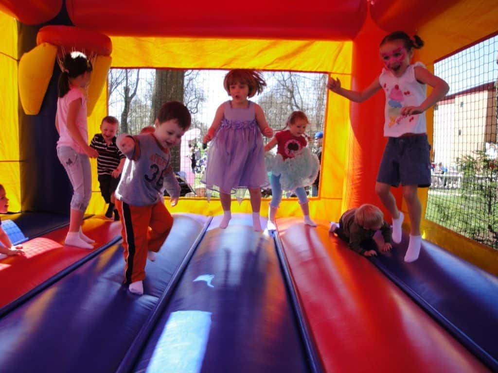 kidsjumping e1535552069375 2 Bounce Houses Landing Page 2