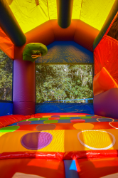 new205 1652230970 Wacky 5 in 1 bounce house combo